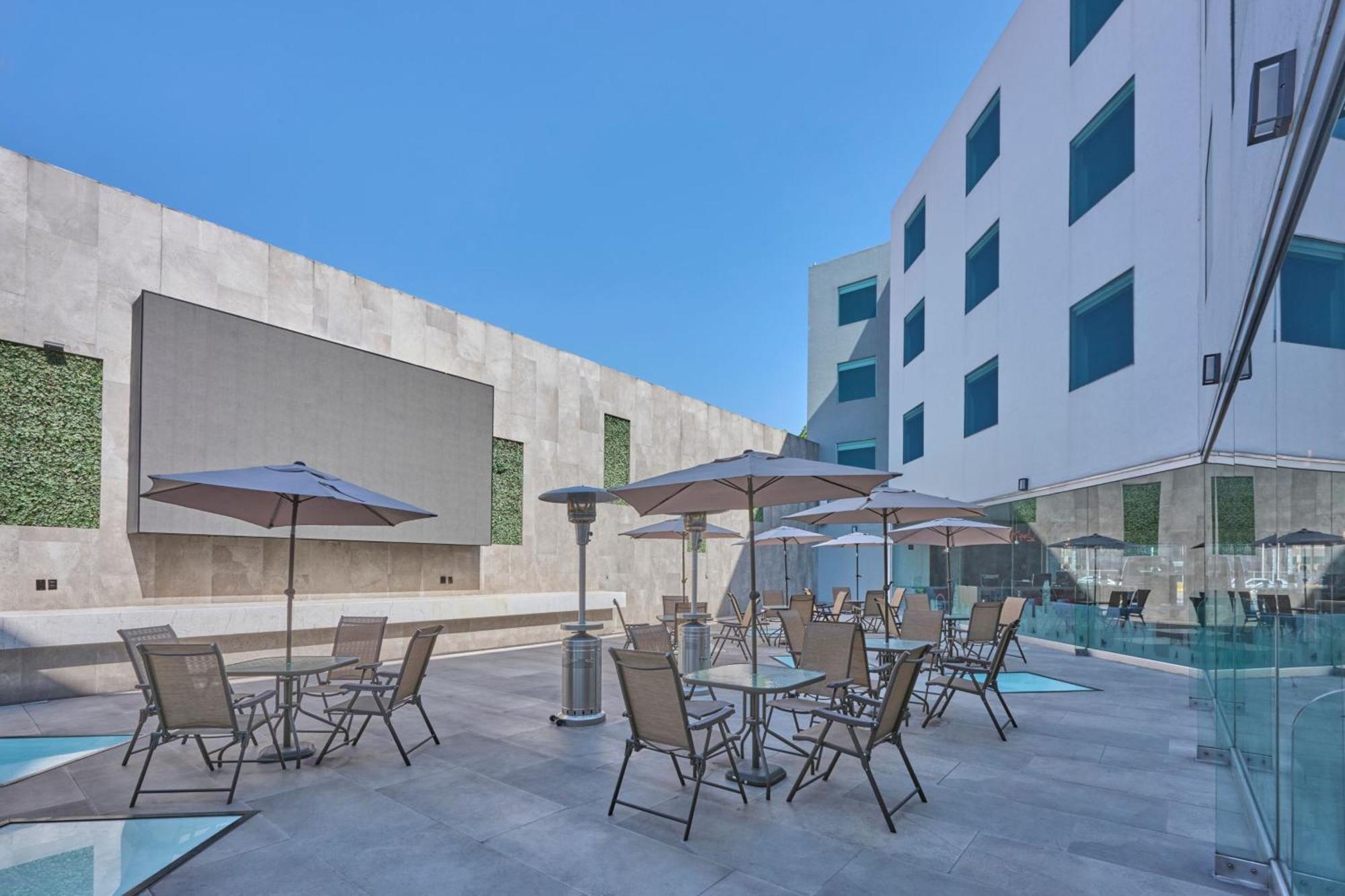 Express By Marriott Ciudad De Aeropuerto 4*