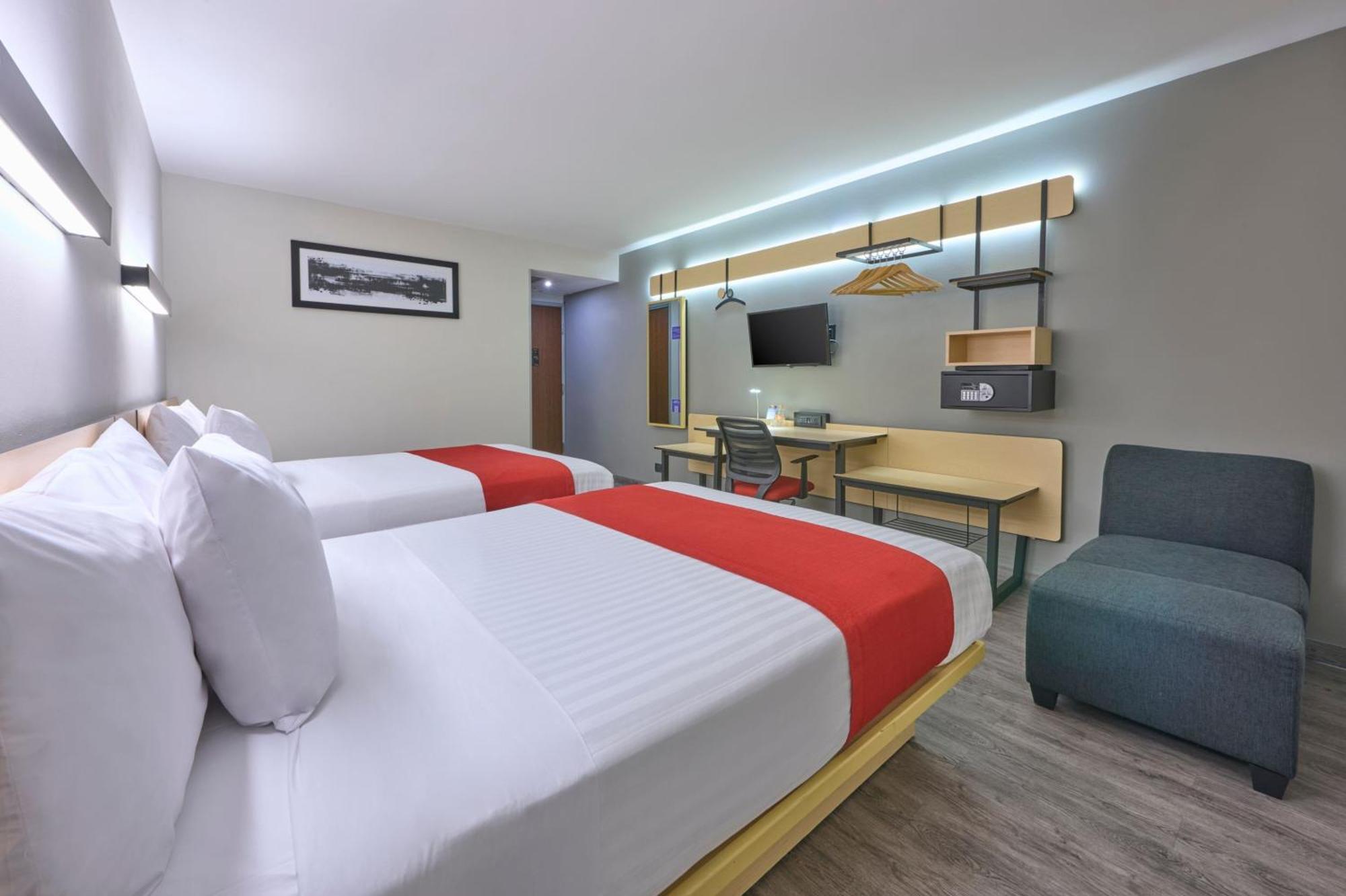 Express By Marriott Ciudad De Aeropuerto Hotel 4*