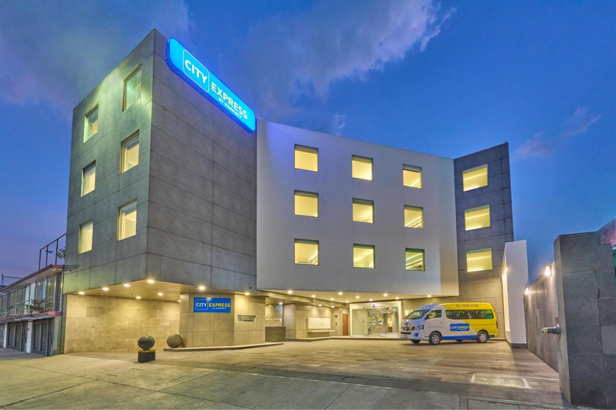 Hotel Express By Marriott Ciudad De Aeropuerto 4*